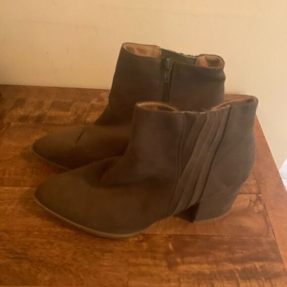 Just Fab Shannan Faux Suede Bootie size 10 - Picture 9 of 10